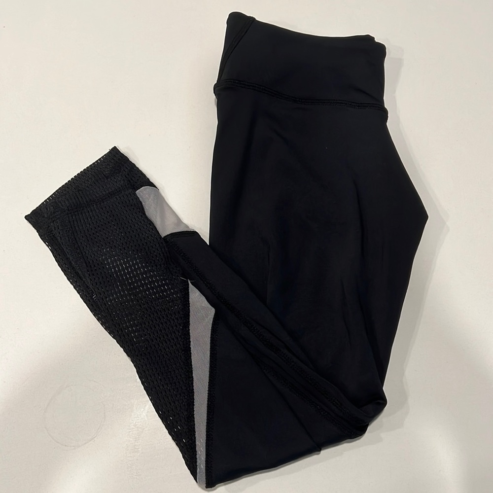 CHICHI Active Capri Legging with Mesh Detail